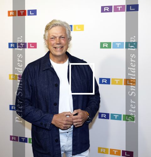 Hilversum 27 augustus 2025
De deelnemers van Expeditie Robinson 2025 zijn Nordin Besling
Matyas Bittenbinder
Demi de Boer
Yesim Candan

Vincent Croiset
Roos Dickmann
Koen Pieter van Dijk
Kevin Hassing
Roelof Hemmen
Camiel Kesbeke
Twan Kuyper
Amije Roos van der Laan
Stefania Liberakakis
Robin Martens
Churandy Martina
Florentien van der Meulen
Linda Wagenmakers
Marieke Westenenk
Lies Zhara
De presentatie is in handen van Nicolette Kluijver en Edson da Graca