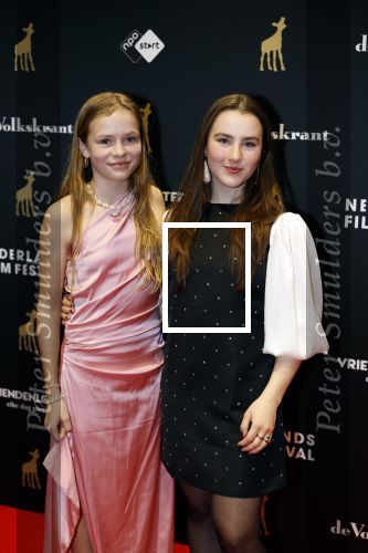 Utrecht 26 september 2025
Premiere voor de meisjes tijdens openingsavond Filmdagen Utrecht 2025 in de stadsschouwburg .  Rosa v Leeuwen en Frederique v Baarsen
