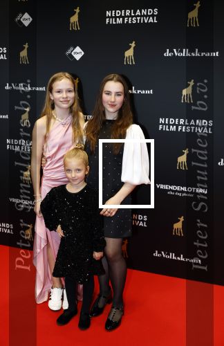 Utrecht 26 september 2025
Premiere voor de meisjes tijdens openingsavond Filmdagen Utrecht 2025 in de stadsschouwburg .  Rosa v Leeuwen en Frederique v Baarsen