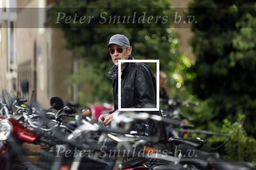 Amsterdam 23 september 2025
Ruud Hendriks bellend op straat in Amsterdam