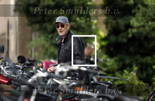 Amsterdam 23 september 2025
Ruud Hendriks bellend op straat in Amsterdam