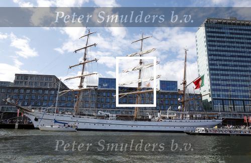 Amsterdam 24 augustus 202
Prins Maurits en Prinses MarilÃ¨ne hebben drie kinderen: Anna (geboren in 2001), Lucas (geboren in 2002), en Felicia (geboren in 2005). Hun volledige achternaam is Van Lippe-Biesterfeld van Vollenhoven . Prins Maurits neemt met zijn gezin de Vlootschouw af tijdens de laatste dag van Sail. Ze varen met de Groene Draeck.