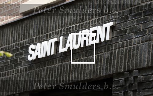 Amsterdam 26 augustus 2026
Logo\'s van de winkels op de pc hooftstraat . DE Winkelstraat van Nederland . saint laurent
