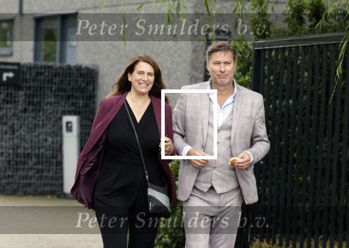 Rotterdam 20 september 2025
Crematie Gerard Cox bij crematorium de Hoeksche Waard. Sander de Kramer met partner
