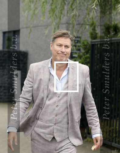 Rotterdam 20 september 2025
Crematie Gerard Cox bij crematorium de Hoeksche Waard. Sander de Kramer met partner