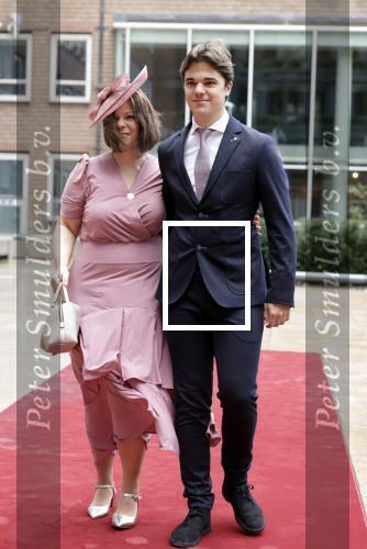Den Haag 16 september 2025
Prinsjesdag 2025 in Den Haag . Sandra Palmen-Schlangen poseert met haar zoon Floris