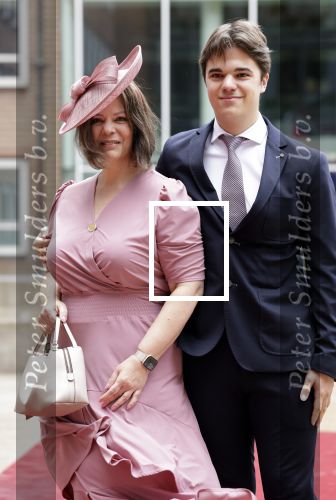 Den Haag 16 september 2025
Prinsjesdag 2025 in Den Haag . Sandra Palmen-Schlangen poseert met haar zoon Floris