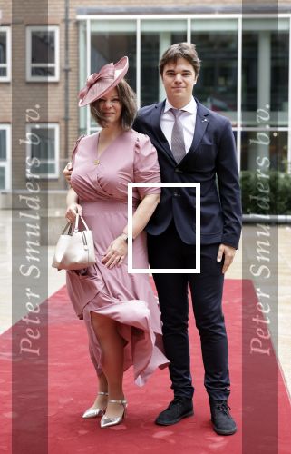 Den Haag 16 september 2025
Prinsjesdag 2025 in Den Haag . Sandra Palmen-Schlangen poseert met haar zoon Floris
