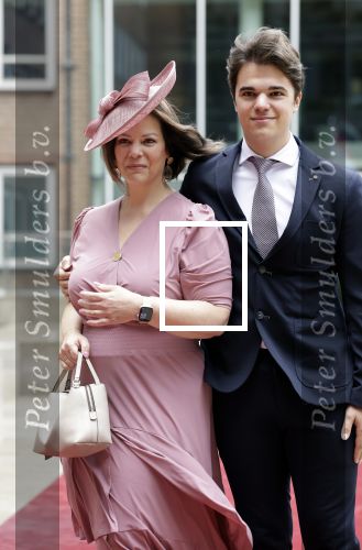 Den Haag 16 september 2025
Prinsjesdag 2025 in Den Haag . Sandra Palmen-Schlangen poseert met haar zoon Floris