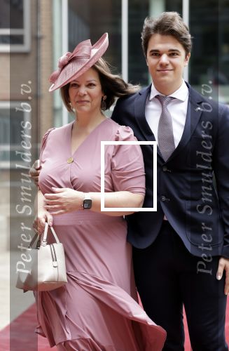 Den Haag 16 september 2025
Prinsjesdag 2025 in Den Haag . Sandra Palmen-Schlangen poseert met haar zoon Floris