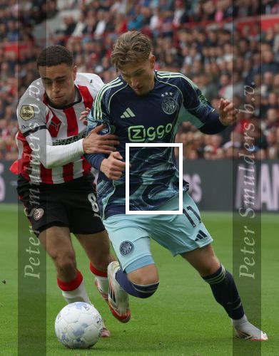 Eindhoven, 21 September 2025
PSV-AJAX, Eindstand 2-2
Kompetitie seizoen 2025-2026
Sergino Dest met Mika Godts