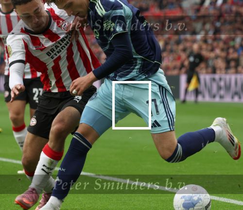 Eindhoven, 21 September 2025
PSV-AJAX, Eindstand 2-2
Kompetitie seizoen 2025-2026
Sergino Dest met Mika Godts