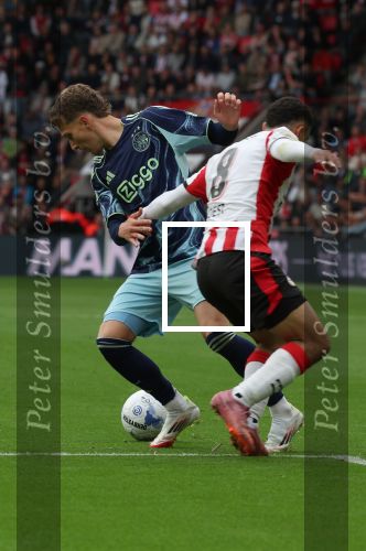 Eindhoven, 21 September 2025
PSV-AJAX, Eindstand 2-2
Kompetitie seizoen 2025-2026
Sergino Dest met Mika Godts