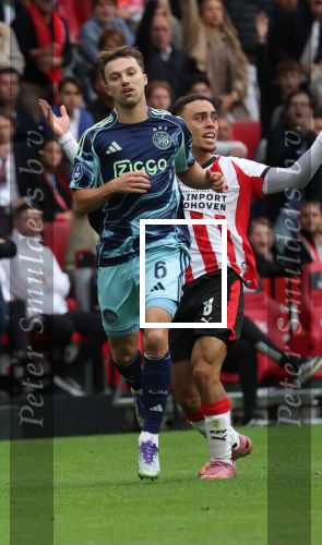 Eindhoven, 21 September 2025
PSV-AJAX, Eindstand 2-2
Kompetitie seizoen 2025-2026
Sergino Dest met Youri Regeer