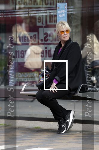 Amsterdam 25 september 2025
Sheila de Vries wacht op de metro in Amsterdam zuid.