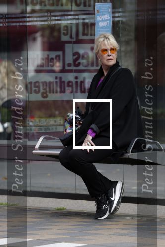 Amsterdam 25 september 2025
Sheila de Vries wacht op de metro in Amsterdam zuid.