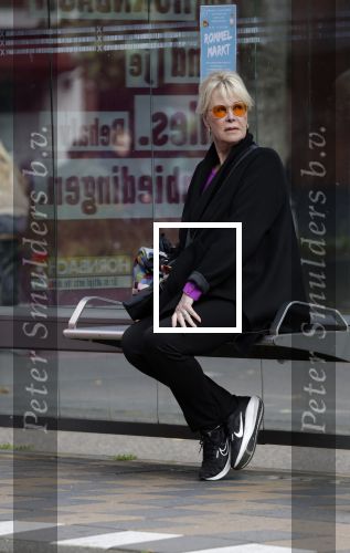 Amsterdam 25 september 2025
Sheila de Vries wacht op de metro in Amsterdam zuid.