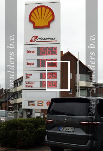 Bocholt 18 september 2025
Shell benzinestation in Duitsland . Kijk even naar de literprijs