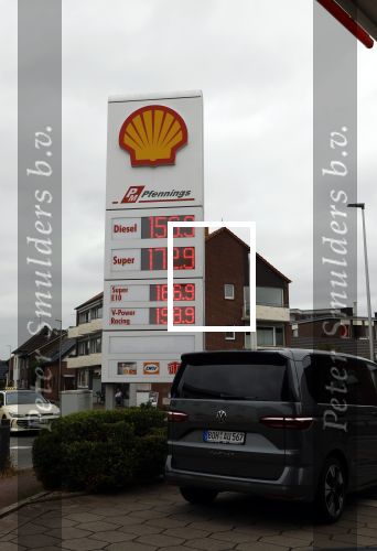 Bocholt 18 september 2025
Shell benzinestation in Duitsland . Kijk even naar de literprijs