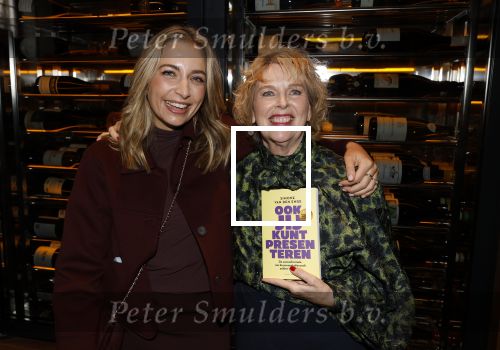 Amsterdam 26 september 2025
Boekpresentatie Simone v d Ende in restaurant Rijks . Chantal Janzen ontvangt het eerste boek . Shelly Sterk en Simone v d Ende