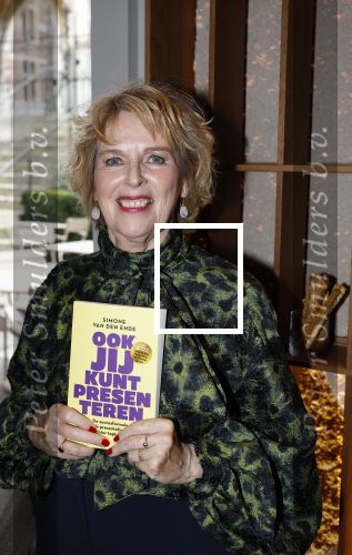 Amsterdam 26 september 2025
Boekpresentatie Simone v d Ende in restaurant Rijks . Chantal Janzen ontvangt het eerste boek .