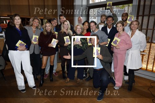 Amsterdam 26 september 2025
Boekpresentatie Simone v d Ende in restaurant Rijks . Chantal Janzen ontvangt het eerste boek .