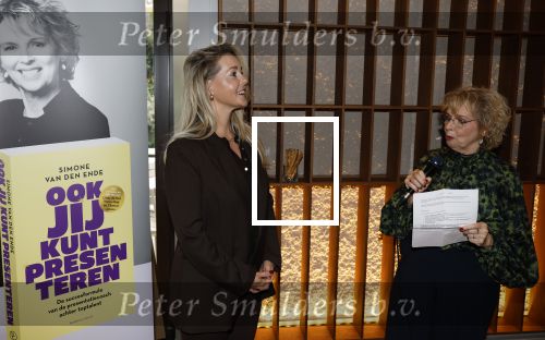 Amsterdam 26 september 2025
Boekpresentatie Simone v d Ende in restaurant Rijks . Chantal Janzen ontvangt het eerste boek .