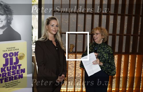 Amsterdam 26 september 2025
Boekpresentatie Simone v d Ende in restaurant Rijks . Chantal Janzen ontvangt het eerste boek .