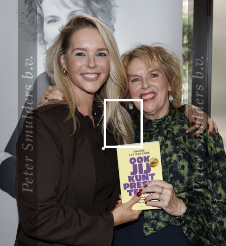 Amsterdam 26 september 2025
Boekpresentatie Simone v d Ende in restaurant Rijks . Chantal Janzen ontvangt het eerste boek .