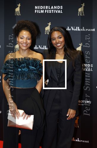 Utrecht 26 september 2025
Premiere voor de meisjes tijdens openingsavond Filmdagen Utrecht 2025 in de stadsschouwburg . Sosha Duysker poseert met haar zus Laura Duysker