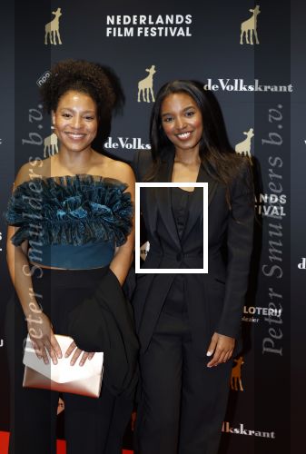 Utrecht 26 september 2025
Premiere voor de meisjes tijdens openingsavond Filmdagen Utrecht 2025 in de stadsschouwburg . Sosha Duysker poseert met haar zus Laura Duysker