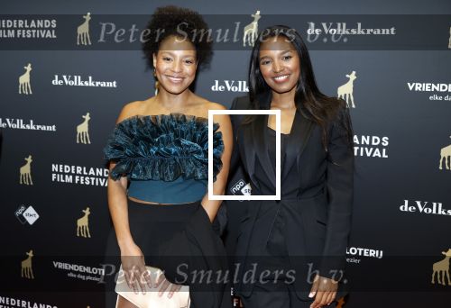 Utrecht 26 september 2025
Premiere voor de meisjes tijdens openingsavond Filmdagen Utrecht 2025 in de stadsschouwburg . Sosha Duysker poseert met haar zus Laura Duysker