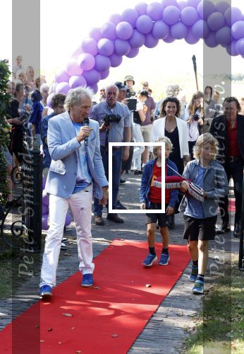 Oldehoktwolde 7 september 2025
opening FilmKerk Wolvega door oa  Steven de Jong Syb v d Ploeg Tatum Dagelet en Sylvana IJsselmuiden .