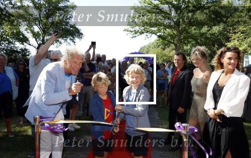 Oldehoktwolde 7 september 2025
opening FilmKerk Wolvega door oa  Steven de Jong Syb v d Ploeg Tatum Dagelet en Sylvana IJsselmuiden . Steven met zijn zoons