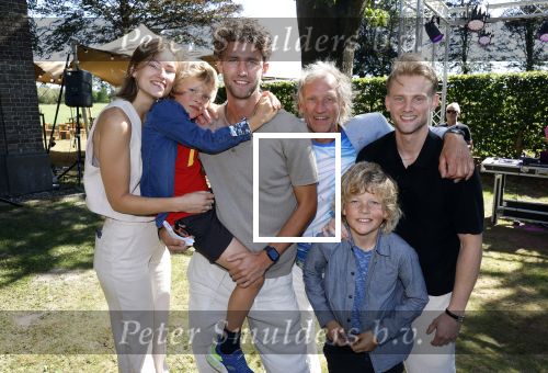Oldehoktwolde 7 september 2025
opening FilmKerk Wolvega door oa  Steven de Jong Syb v d Ploeg Tatum Dagelet en Sylvana IJsselmuiden . Steven de Jong met zoons en dochter