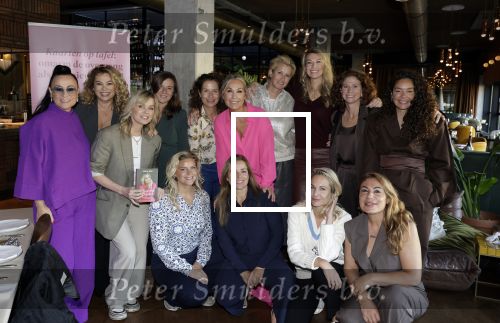 Amsterdam 23 september 2025
Boekpresentatie Tanja Jess bij Hotel  The Lobby . Tanja Jess met Bridget Maasland Fajah Lourens Antje Monteiro Anouk Smulders Susan Smit Yesim Candan Kimberley Klaver Trijntje Oosterhuis Sandra Mattie Marianne Thieme Ayla Brunswijk Barbara Barend en