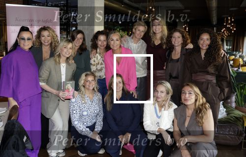Amsterdam 23 september 2025
Boekpresentatie Tanja Jess bij Hotel  The Lobby . Tanja Jess met Bridget Maasland Fajah Lourens Antje Monteiro Anouk Smulders Susan Smit Yesim Candan Kimberley Klaver Trijntje Oosterhuis Sandra Mattie Marianne Thieme Ayla Brunswijk Barbara Barend en