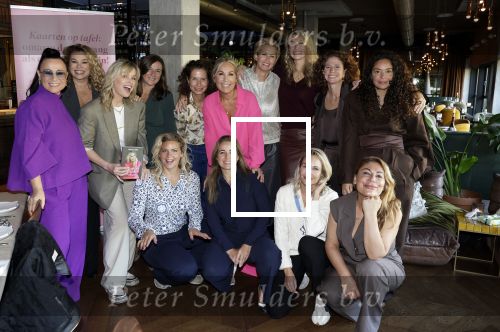 Amsterdam 23 september 2025
Boekpresentatie Tanja Jess bij Hotel  The Lobby . Tanja Jess met Bridget Maasland Fajah Lourens Antje Monteiro Anouk Smulders Susan Smit Yesim Candan Kimberley Klaver Trijntje Oosterhuis Sandra Mattie Marianne Thieme Ayla Brunswijk Barbara Barend en