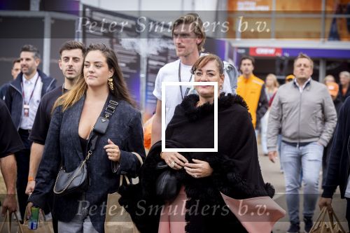 Zandvoort 21 augustus 2025
Grandprix F1 op circuit Zandvoort . Aanwezig Koning Willem Alexander Koningin Maxima Prinses Amalia Prinses Alexia en Prinses Ariane. Therese Boer met dochter