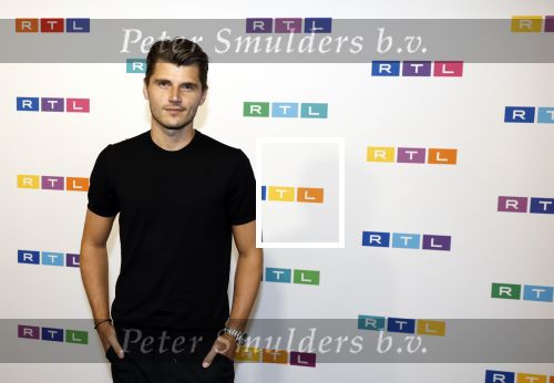 Hilversum 27 augustus 2025
De deelnemers van Expeditie Robinson 2025 zijn Nordin Besling
Matyas Bittenbinder
Demi de Boer
Yesim Candan

Vincent Croiset
Roos Dickmann
Koen Pieter van Dijk
Kevin Hassing
Roelof Hemmen
Camiel Kesbeke
Twan Kuyper
Amije Roos van der Laan
Stefania Liberakakis
Robin Martens
Churandy Martina
Florentien van der Meulen
Linda Wagenmakers
Marieke Westenenk
Lies Zhara
De presentatie is in handen van Nicolette Kluijver en Edson da Graca