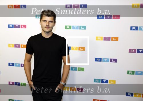 Hilversum 27 augustus 2025
De deelnemers van Expeditie Robinson 2025 zijn Nordin Besling
Matyas Bittenbinder
Demi de Boer
Yesim Candan

Vincent Croiset
Roos Dickmann
Koen Pieter van Dijk
Kevin Hassing
Roelof Hemmen
Camiel Kesbeke
Twan Kuyper
Amije Roos van der Laan
Stefania Liberakakis
Robin Martens
Churandy Martina
Florentien van der Meulen
Linda Wagenmakers
Marieke Westenenk
Lies Zhara
De presentatie is in handen van Nicolette Kluijver en Edson da Graca