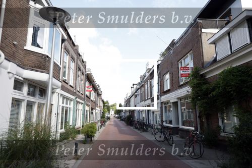 Utrecht 17 juli 2025
In het centrum staan heel veel huizen te Koop . Punt Makelaars is een van de grootste makelaars .