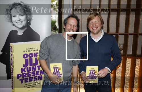 Amsterdam 26 september 2025
Boekpresentatie Simone v d Ende in restaurant Rijks . Chantal Janzen ontvangt het eerste boek . Victor Mids en Oscar Verpoort