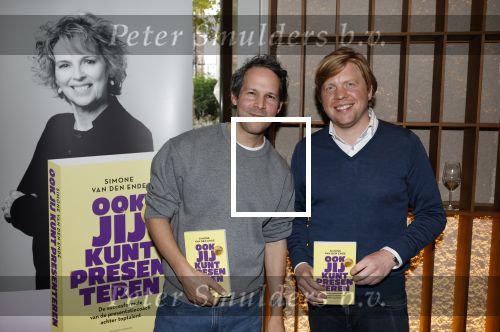 Amsterdam 26 september 2025
Boekpresentatie Simone v d Ende in restaurant Rijks . Chantal Janzen ontvangt het eerste boek . Victor Mids en Oscar Verpoort