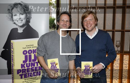 Amsterdam 26 september 2025
Boekpresentatie Simone v d Ende in restaurant Rijks . Chantal Janzen ontvangt het eerste boek . Victor Mids en Oscar Verpoort