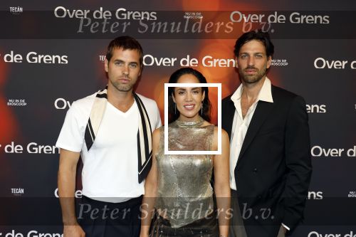 Amsterdam 26 augustus 2025
Premiere over de Grens in het vondelpark . De cast bestaat uit Manuel Broekman Jasmine Sendar Nienke Plas Vincent Banic en Elisabeth Puglia.
