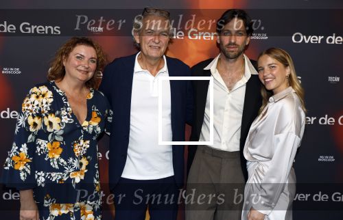 Amsterdam 26 augustus 2025
Premiere over de Grens in het vondelpark . De cast bestaat uit Manuel Broekman Jasmine Sendar Nienke Plas Vincent Banic en Elisabeth Puglia. Vincent Banic met vriendin en .....