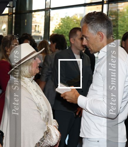 Amsterdam 12 september 2025
Uitreiking Cinemusic Rembrandt Oeuvre Award - tijdens The Night Of Cinemusic in het Concertgebouw. Jeroen Krabbe krijgt Ouvre prijs uit handen van Rene Mioch . Willeke Alberti