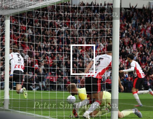Eindhoven, 21 September 2025
PSV-AJAX, Eindstand 2-2
Kompetitie seizoen 2025-2026
Yarek Gasiorowski scoort 2-1
