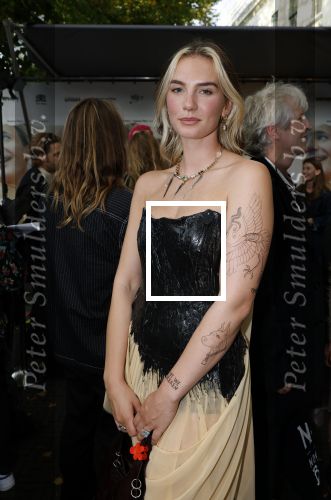 Den Haag 3 september 2025
Premiere Goldband in Pathe Buitenhof Den Haag . Maan met nep tatoo\'s